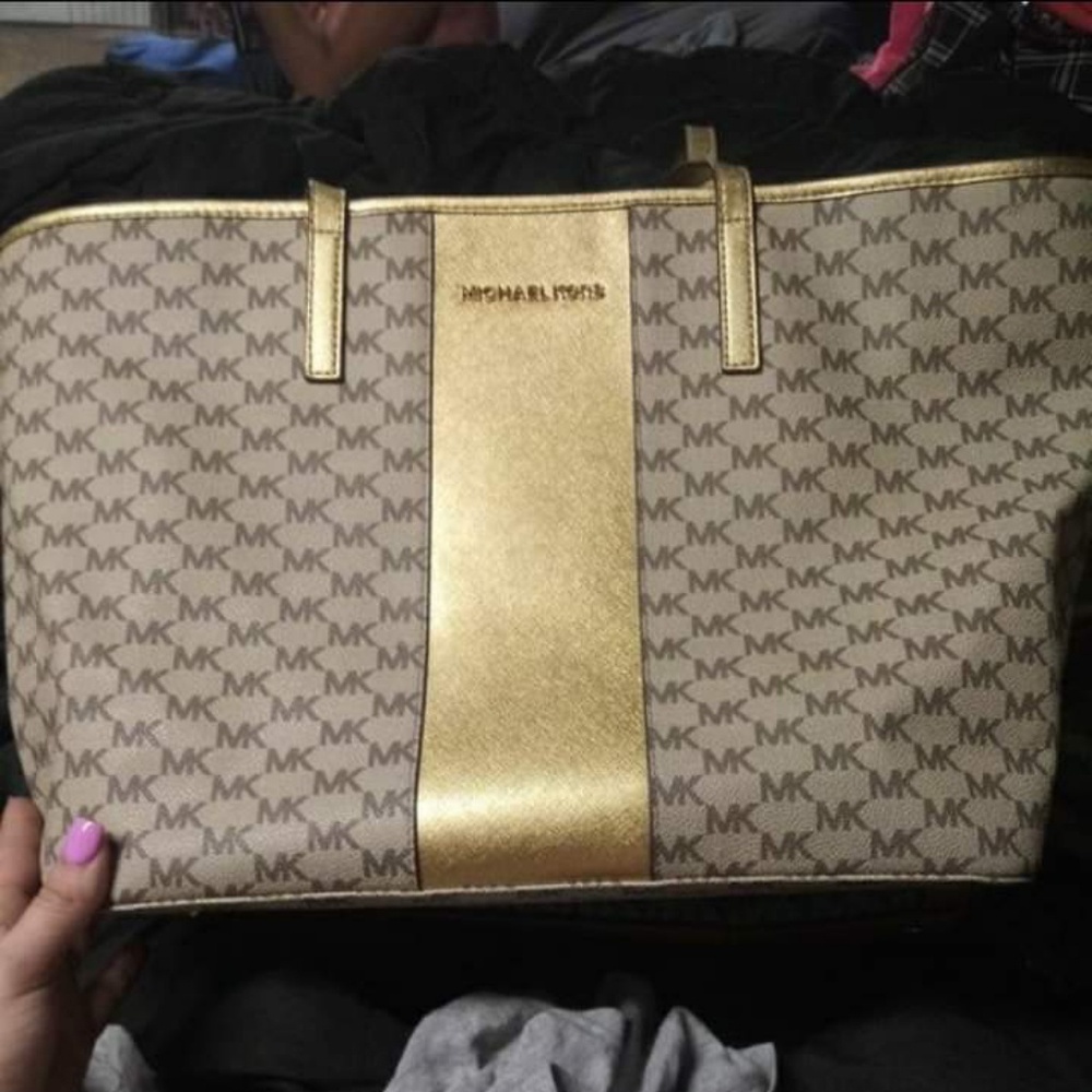 Micheal kors purse